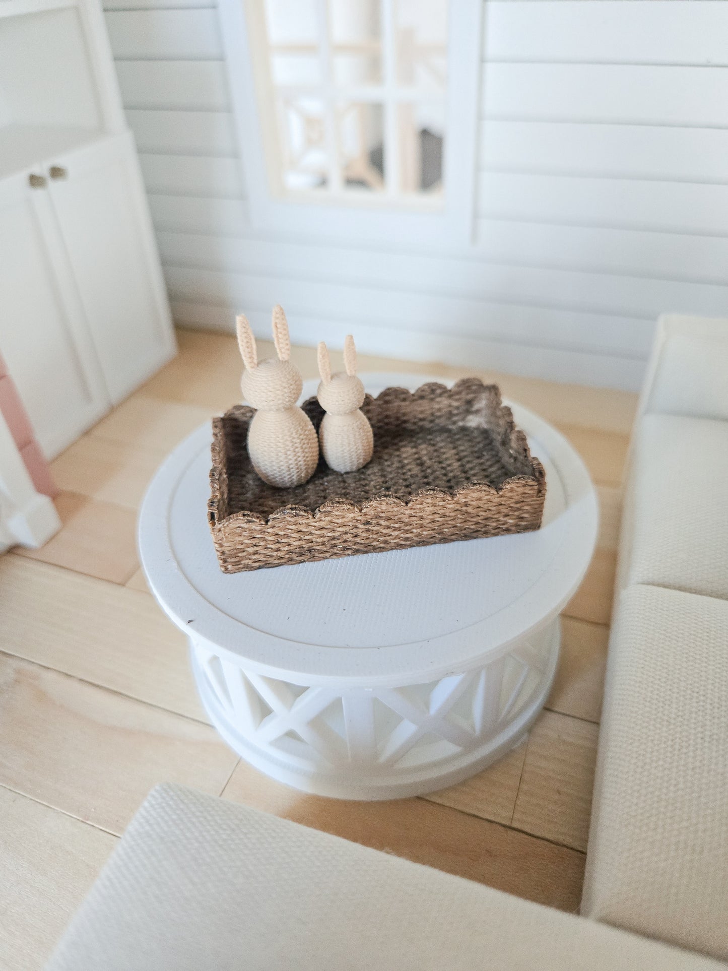 Dollhouse Miniature Scalloped Tray, Faux Stained Dollhouse Basket, Mini Decor, Dollhouse Accessories, Mini Scalloped Basket, 1:12 Scale