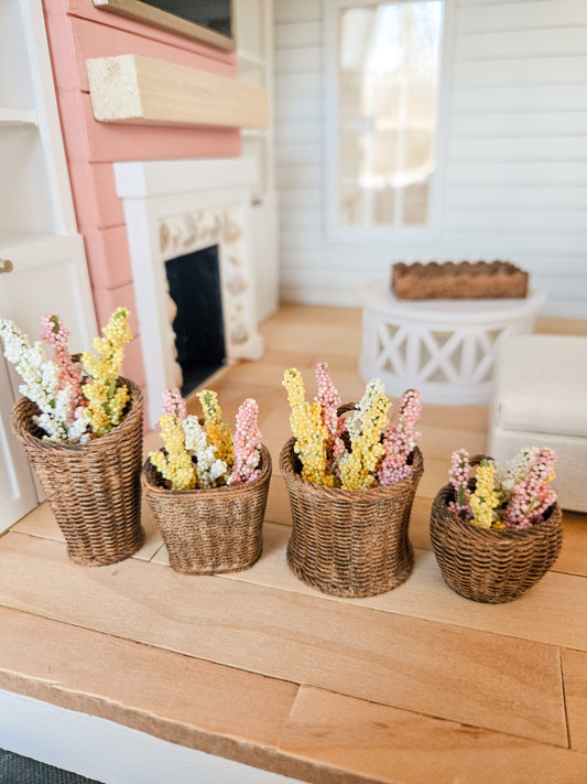 Dollhouse Miniature Wicker Basket with or without Flowers, Faux Stained Dollhouse Basket, Mini Decor, Dollhouse Accessories, 1:12 Scale
