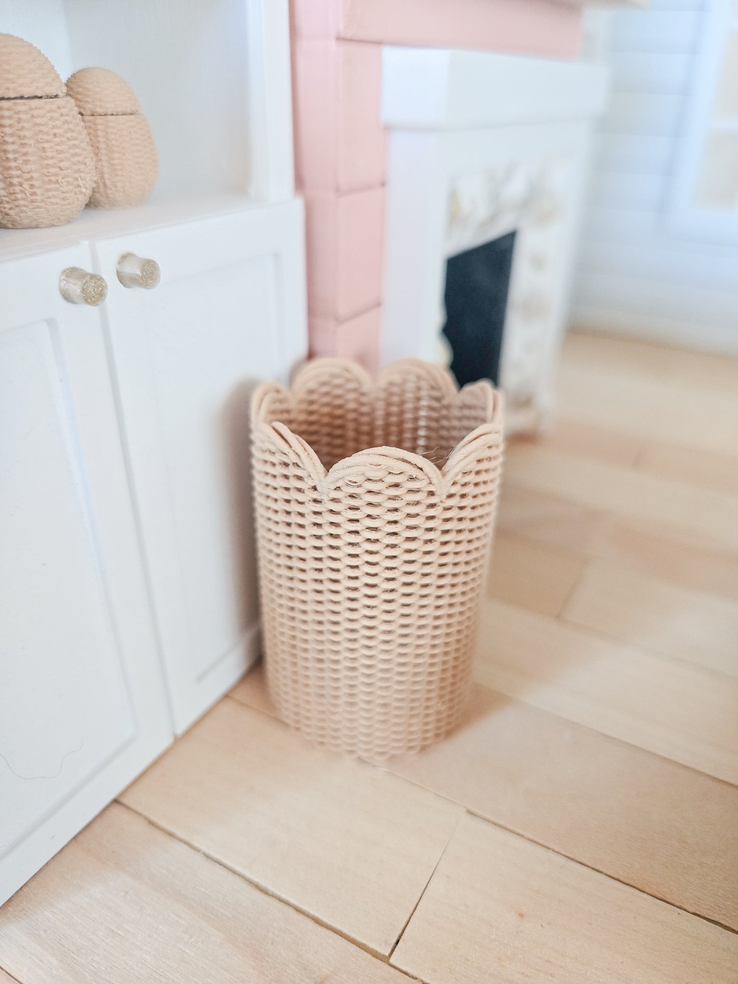 Dollhouse Miniature Wicker Basket, Faux Stained Dollhouse Basket, Mini Decor, Dollhouse Accessories, 1:12 Scale