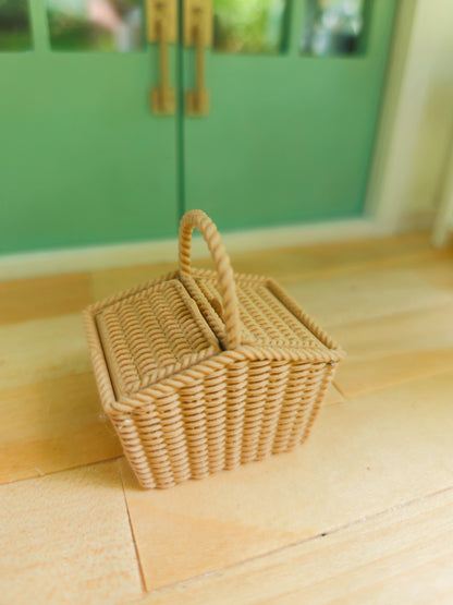 Dollhouse Miniature Picnic Basket, Dollhouse Basket, Mini Picnic Basket Set, Dollhouse Accessories, Mini Basket, Mini Decor, 1:12 Scale