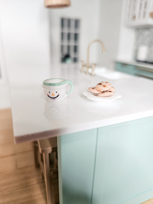 Dollhouse Coffee Mug, Mini Winter Coffee Cup, Mini Snowman Coffee Mug, Miniature Decor, Dollhouse Decor, Dollhouse Kitchen Decor, 1:12 Scale