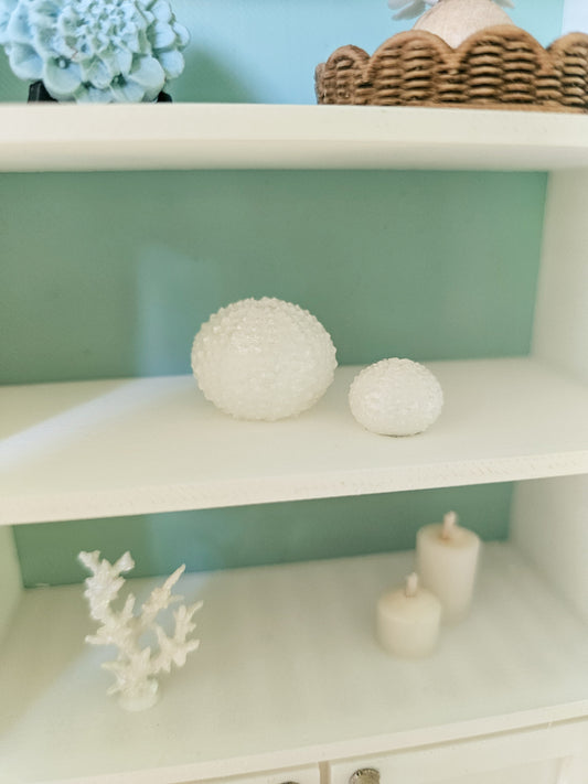 Dollhouse Miniature Sea Urchin Shells, Dollhouse Beach Decor, Mini Decor, Dollhouse Accessories, Mini Accessories, Mini Shells, 1:12 Scale
